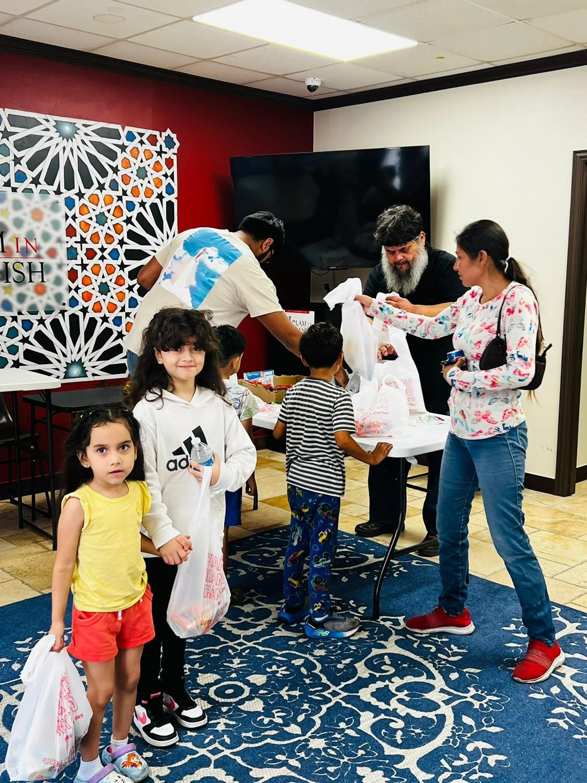 IslamInSpanish Dallas Hosts Successful Back-to-School Backpack Drive&nbsp;