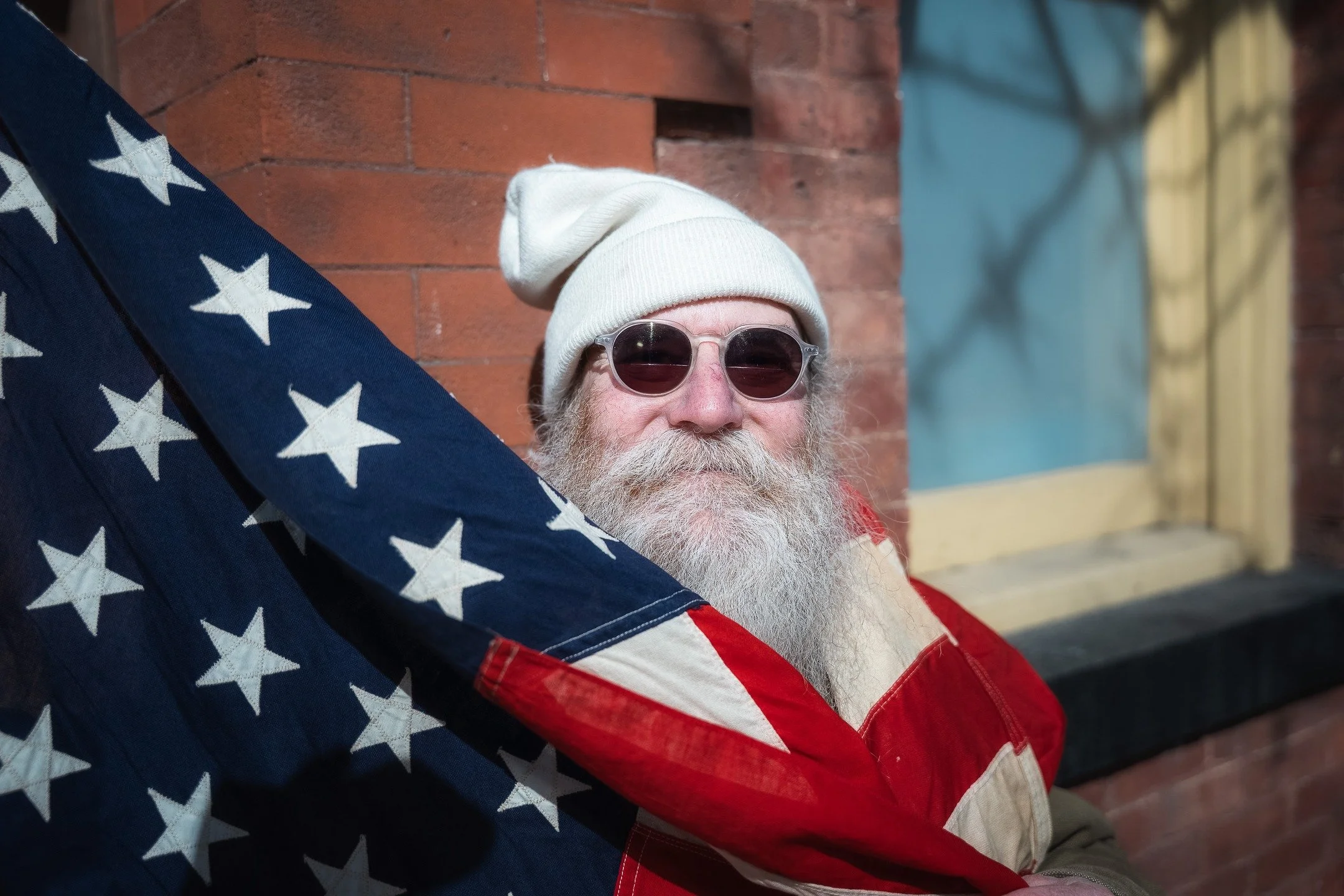 𝗡𝗼 𝗞𝗶𝗻𝗴𝘀 𝗥𝗮𝗹𝗹𝘆 | 𝗚𝗹𝗲𝗻𝘀 𝗙𝗮𝗹𝗹𝘀, 𝗡𝗬
𝗠𝗮𝗿𝗰𝗵 𝟮𝟴, 𝟮𝟬𝟮𝟲

Wrapped in familiar colors, carrying a message that doesn&rsquo;t need to shout.

First share from today's event, more to come.

#NoKings #ProtestPhotography #Documen