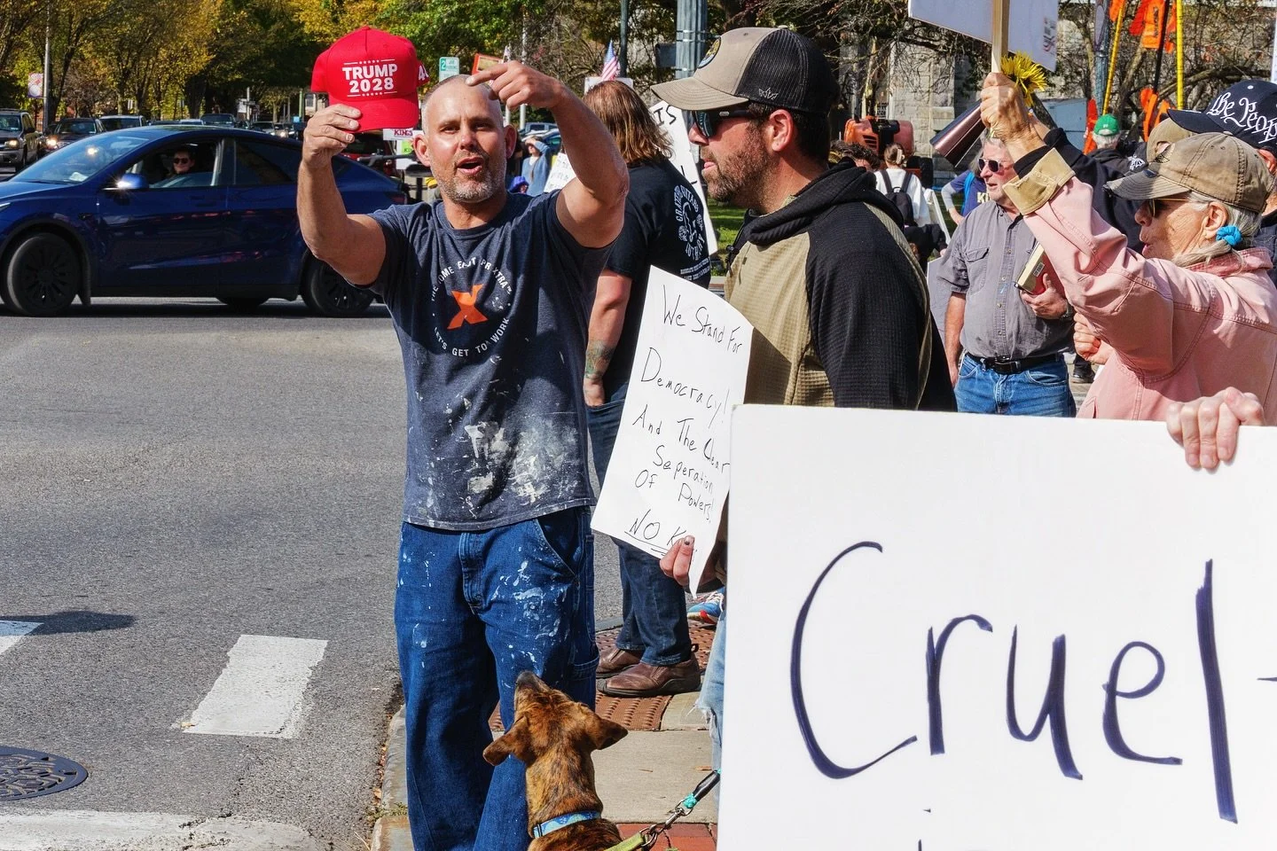 𝚄𝚙𝚜𝚝𝚊𝚝𝚎 𝙵𝚘𝚕𝚔
MAGA appears at No Kings

Toward the end of the No Kings rally in Glens Falls, a Trump supporter arrived, holding up his hat and trying to get a rise out of the crowd. Instead of taking the bait, the rally-goers responded in k