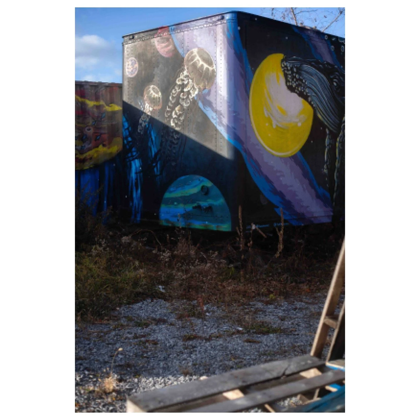 𝗖𝗲𝗹𝗲𝘀𝘁𝗶𝗮𝗹 𝗖𝘂𝗿𝗿𝗲𝗻𝘁𝘀

Whales and planets merge 
Birds cut through rising steam
A single gravity

@shirt_factory_gf 
@hanwilliamsart 
@robharriman 

#urbanmural #muralphotography #publicart #streetphotography #surrealart
#cosmicocean #w