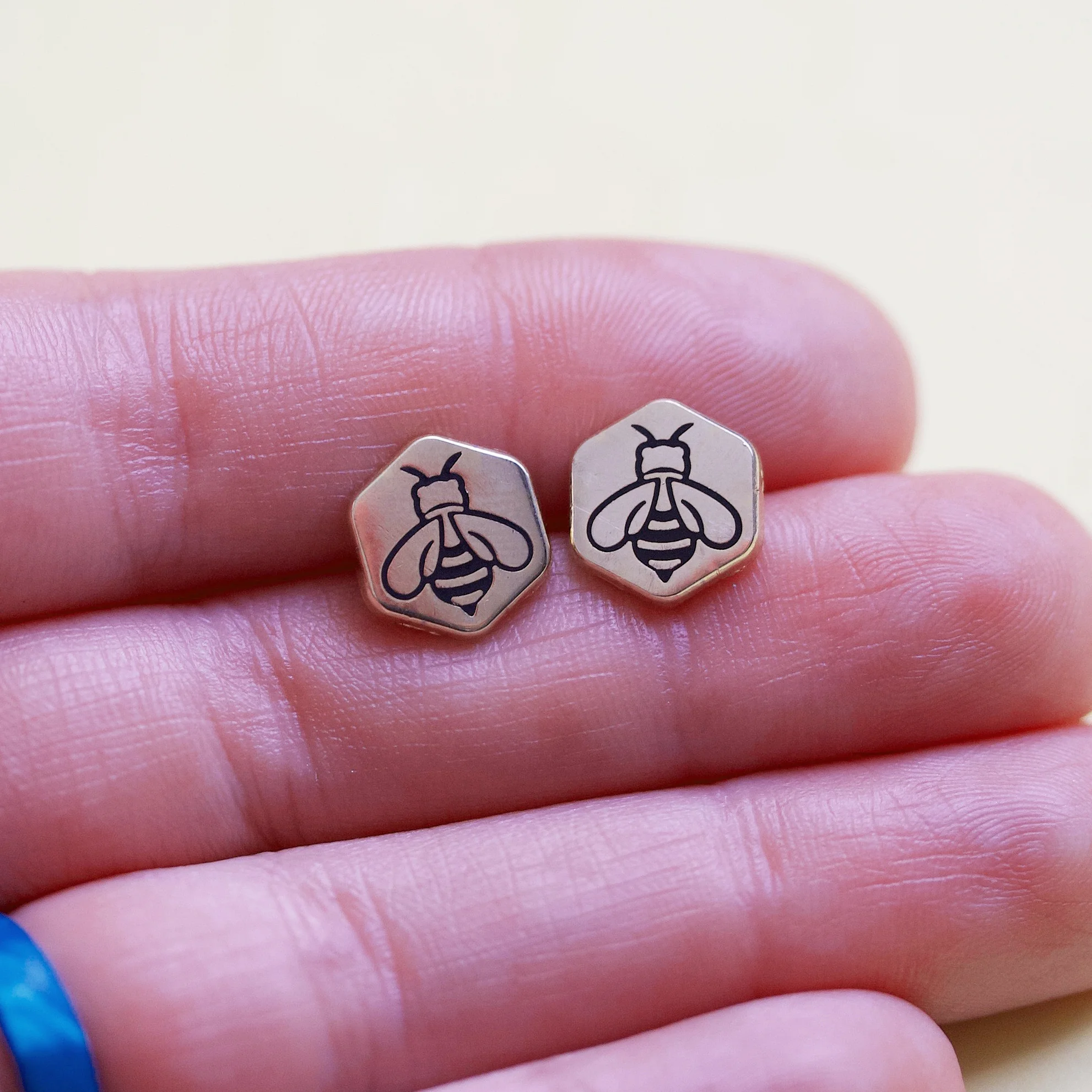 HoneyBeeEarringInCand.jpg