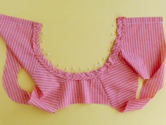 how_to_finish_neckline_bias_binding_5