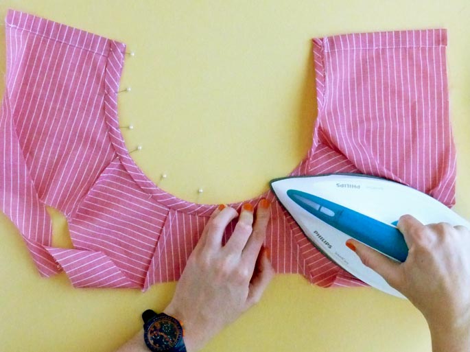 how_to_finish_neckline_bias_binding_8