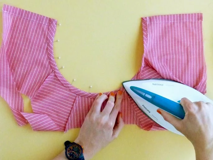 How to Finish a neckline with bias binding — In the Folds