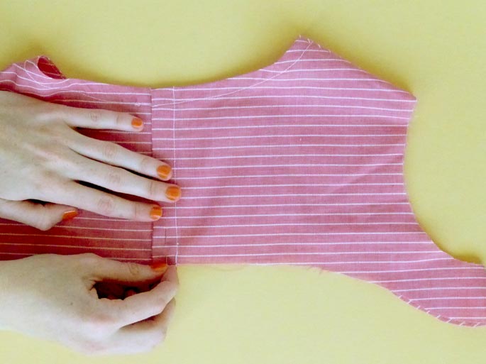 how_to_finish_neckline_bias_binding_10
