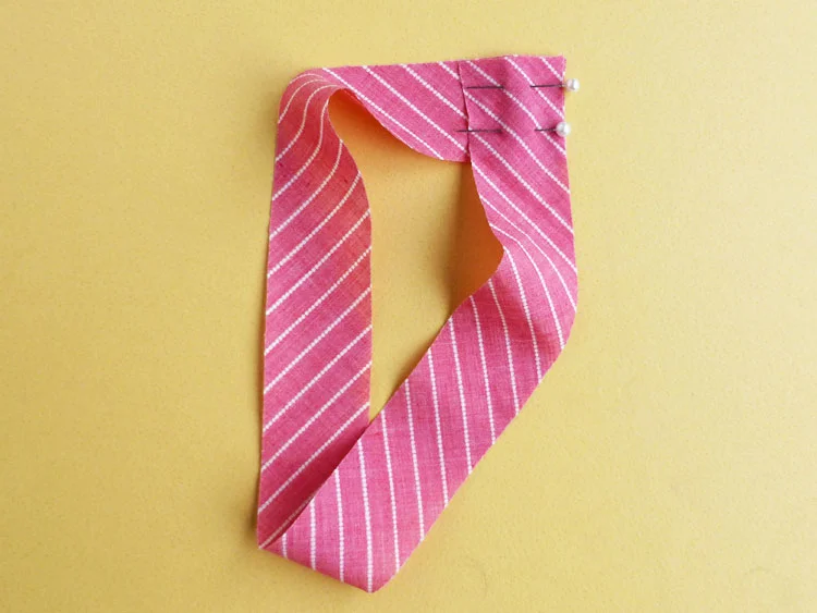 How to finish an armhole with bias binding — In the Folds