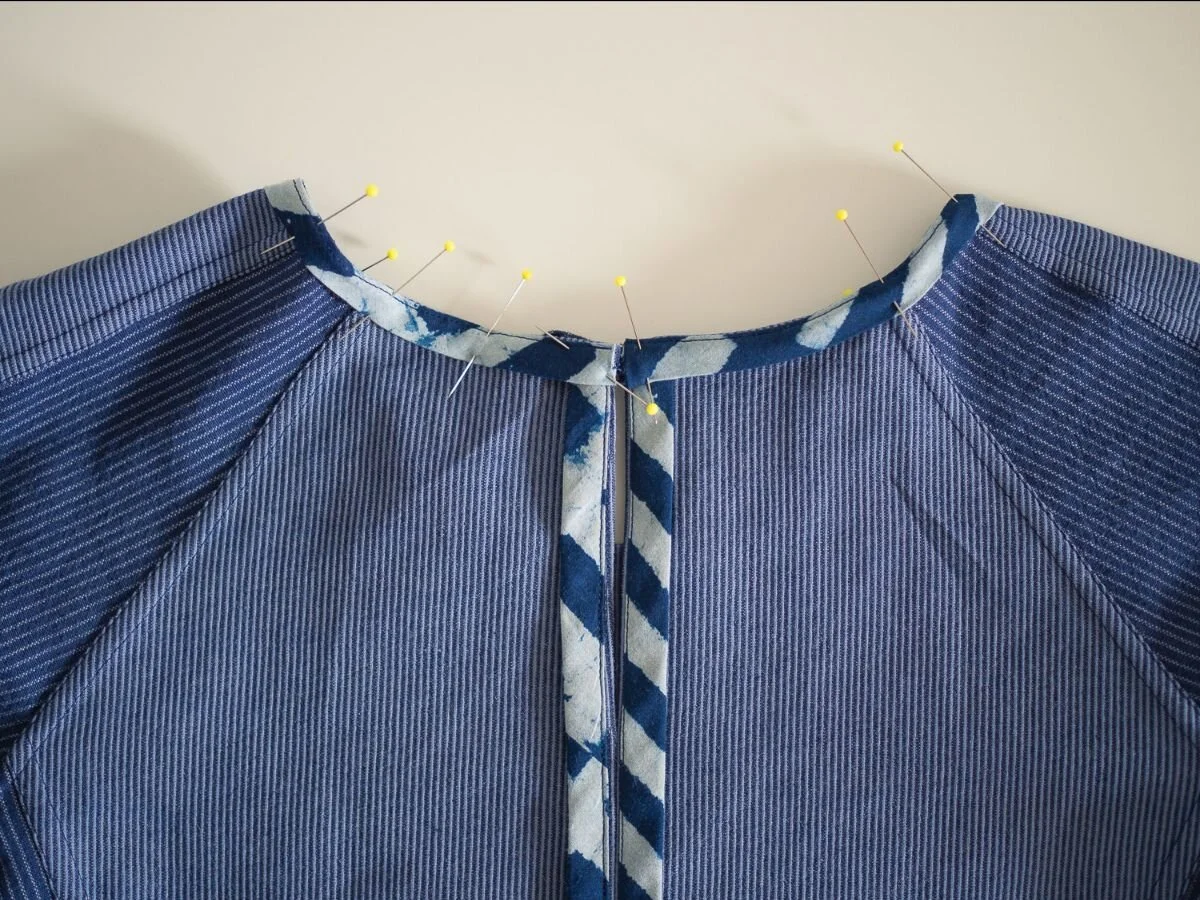 ISSUE 8 ATTACHING SINGLE FOLD BIAS BINDING — In the Folds