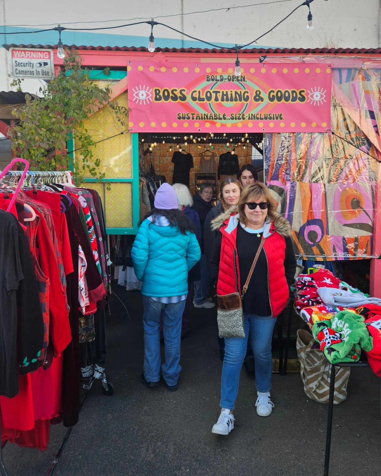 Scenes from Saturday's fabulous Bizarre Bazaar! Thank you all who came out to shop small with us. 🎄💗❄️