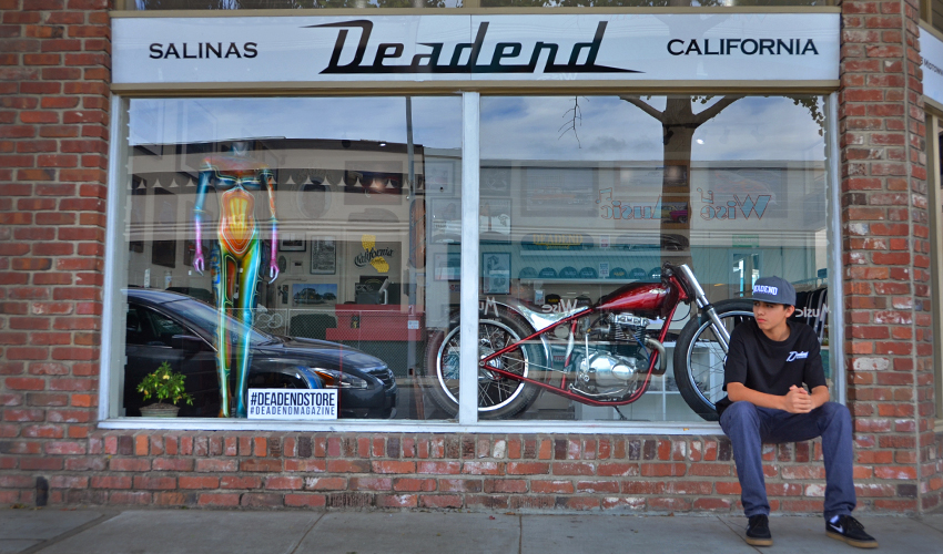 AS you can see we have some neat stuff in our window display (mannequin by Syrarium and custom bike by AE Customs)