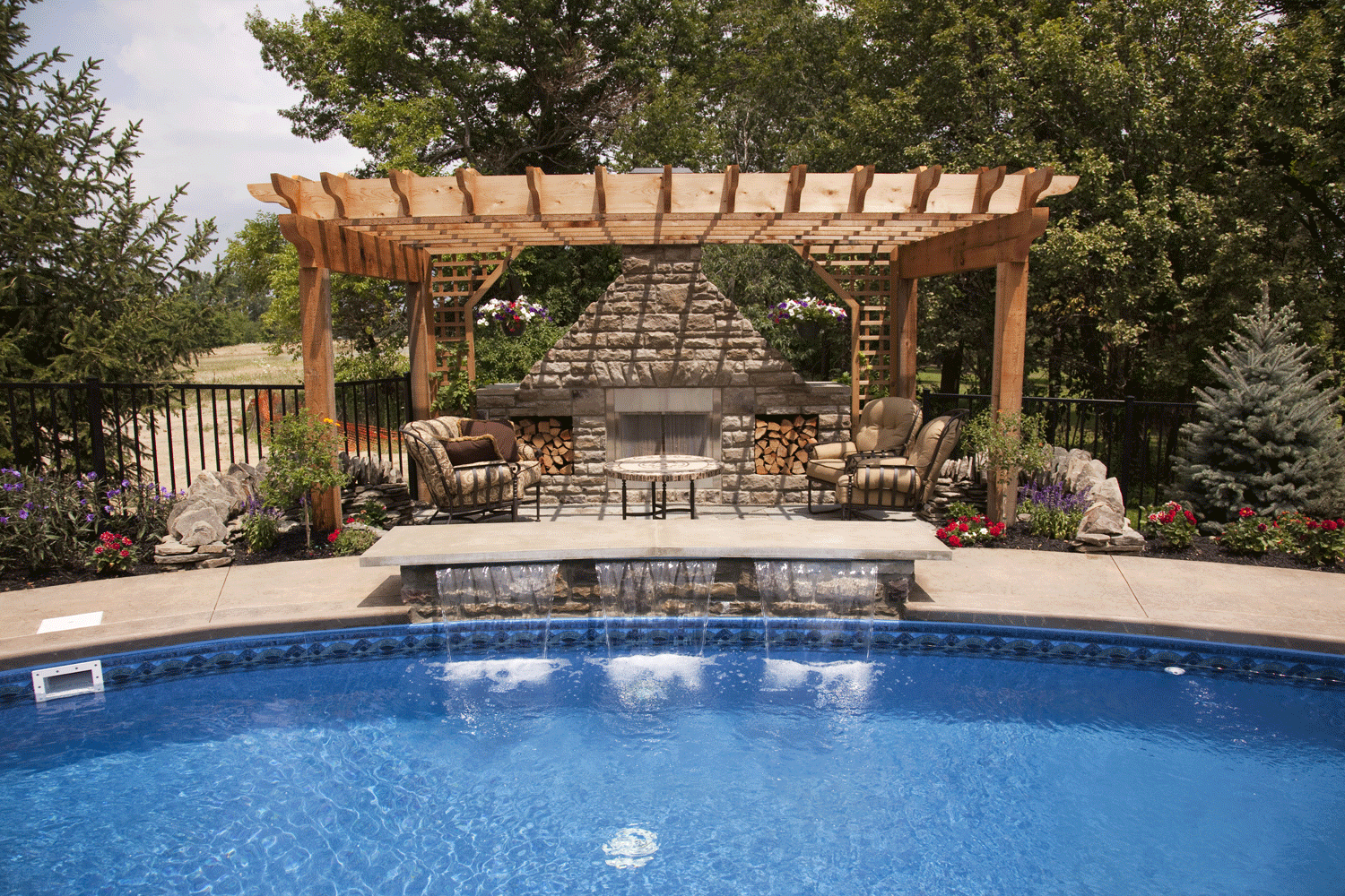 fireplace-waterfeature-pool-1500.gif