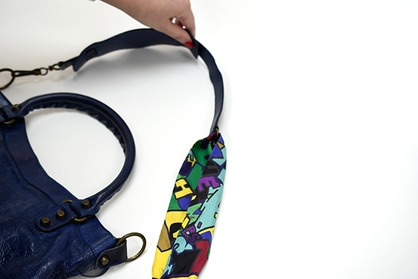 Make sure the scarf hangs at equal length on both sides, with the metal hoop resting at the centre of the Twilly.