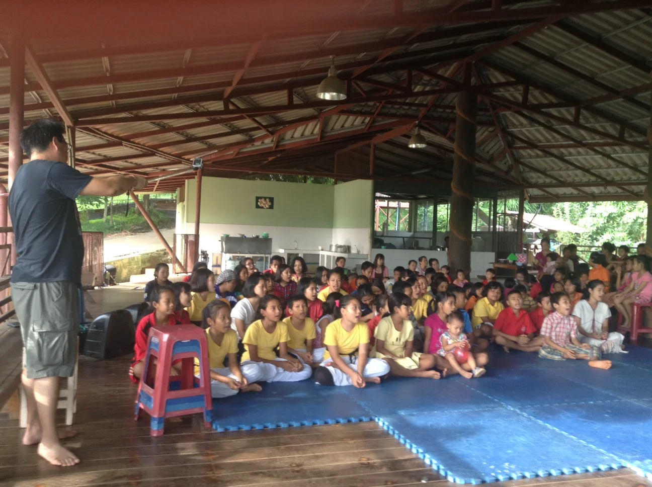 Baan Unrak Children at the canteen 