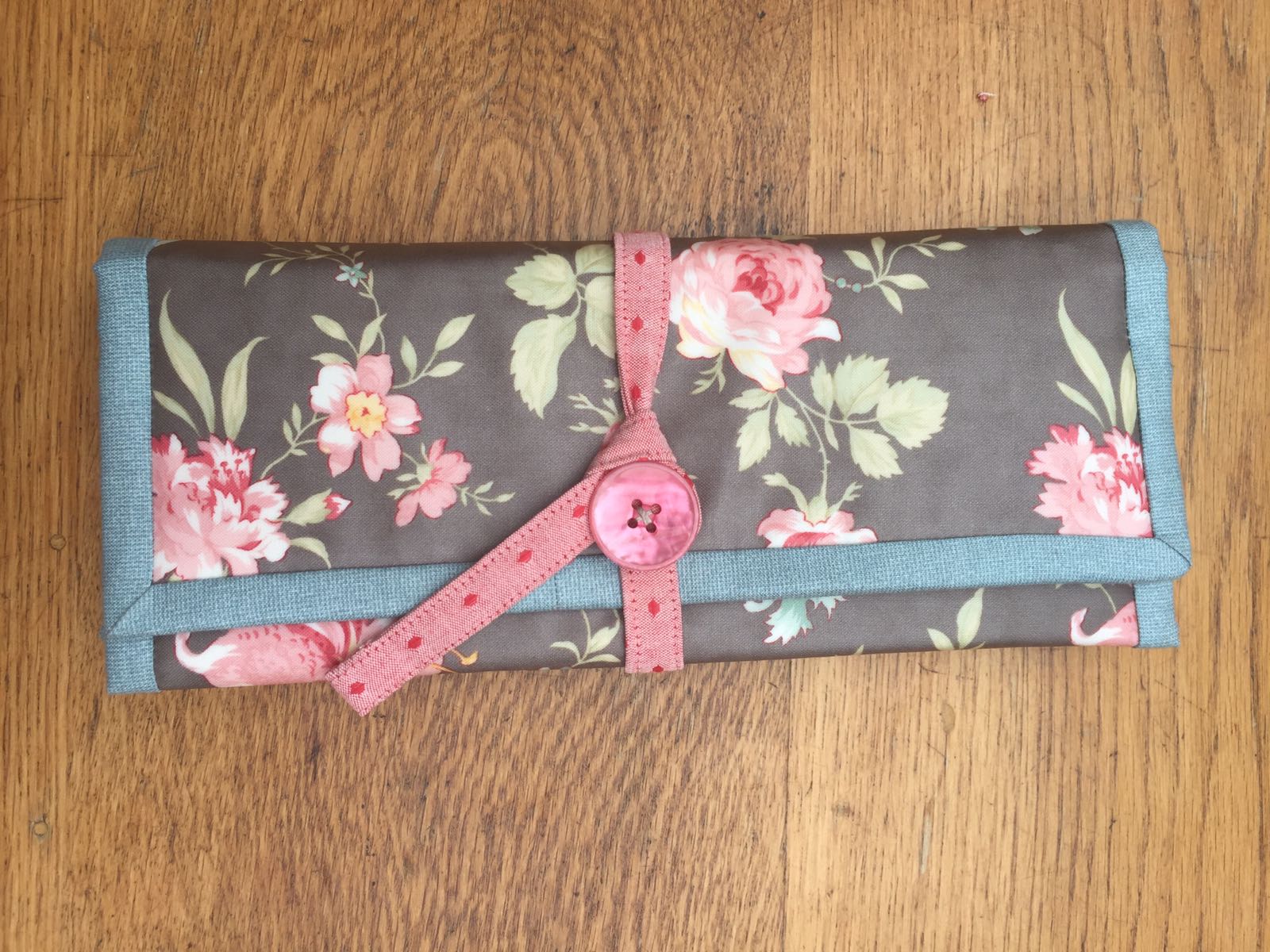 Oil Cloth Sewing Roll Kit