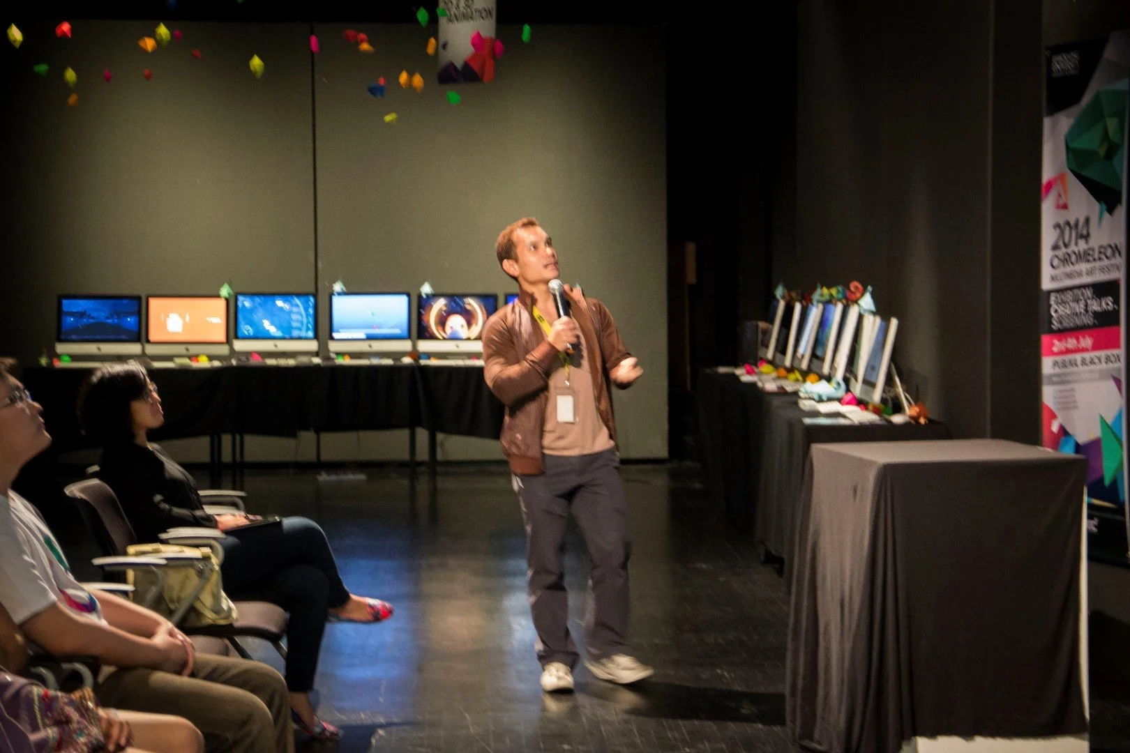 Eugene Foo of Avant Garde Studios sharing some of his knowledge about concept art for film & televsion