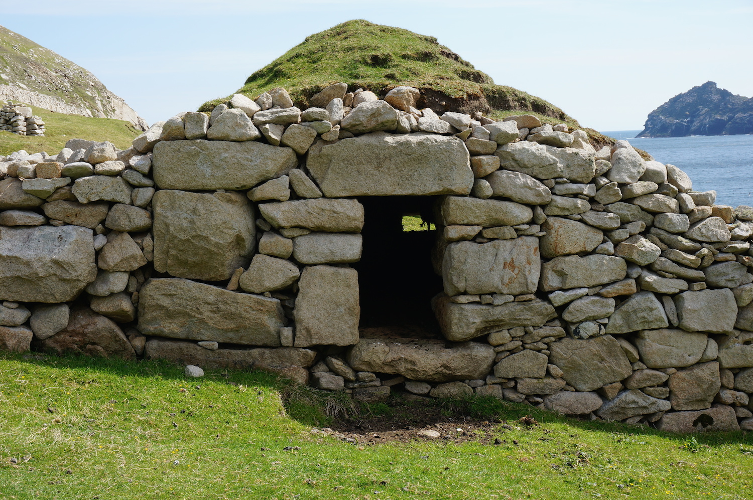 A beautifully structured cleit down in Village bay. The tunnel pointed South towards the prevailing wind, while sheep were sheltering from the sunshine inside that day, it would have been an excellent funnel for drying food sources such as fish and birds.