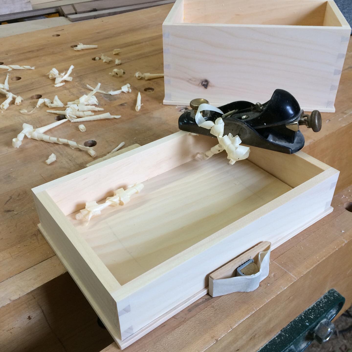 A little quiet work at the bench is a nice way to end off the week. Leveling the mating surfaces of these dovetailed boxes that were built as one closed box then cut open so the grain matches up again when they come together again.

#blockplane #dove