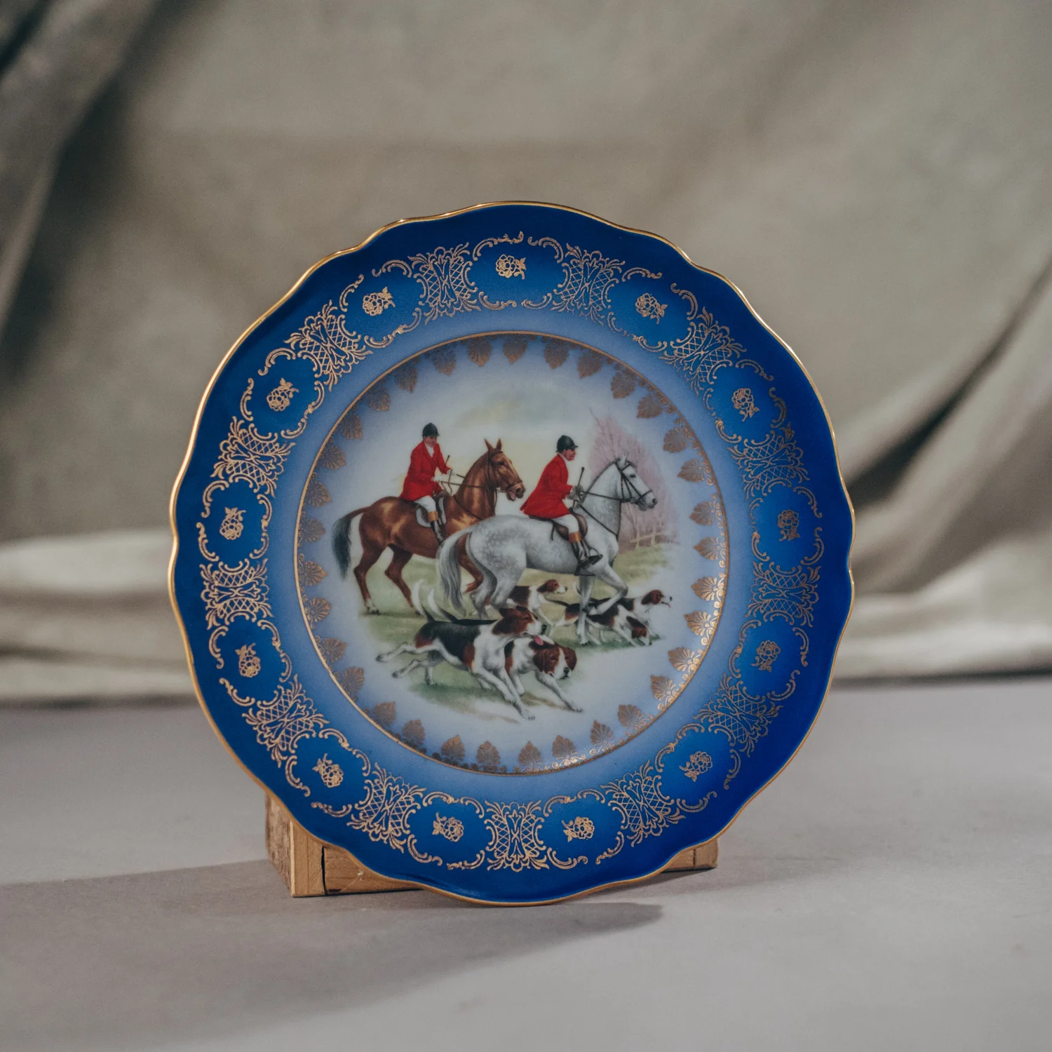 Blue Hunt Sceen Plate
