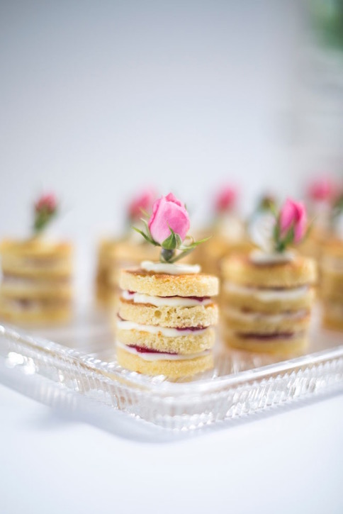 Rose and raspberry gâteaux
