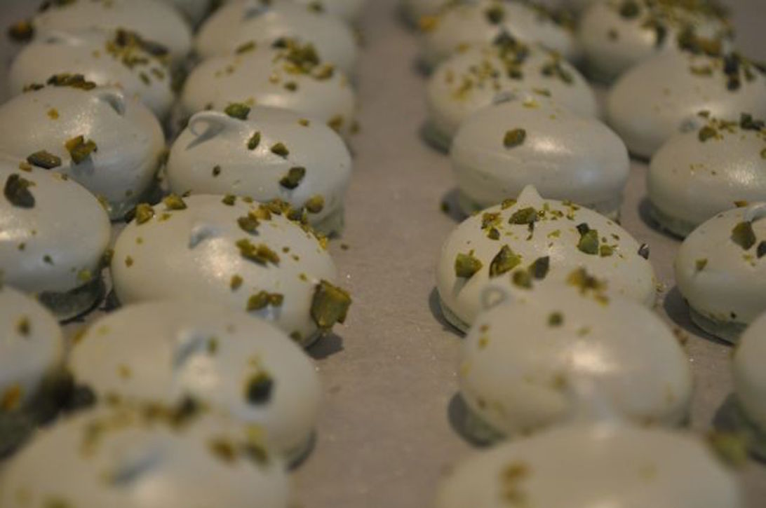Pistachio meringues