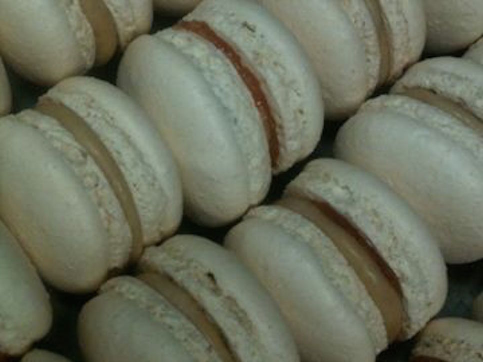 Cinnamon macarons