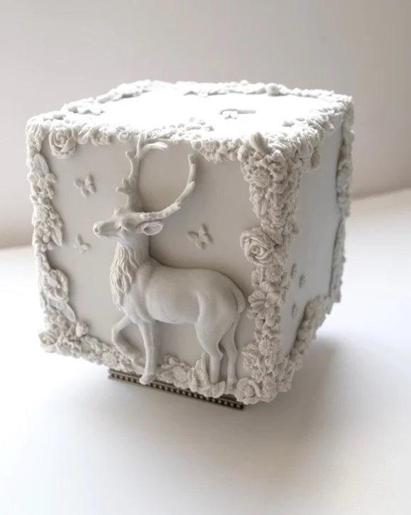 Bas-relief cube wedding cake