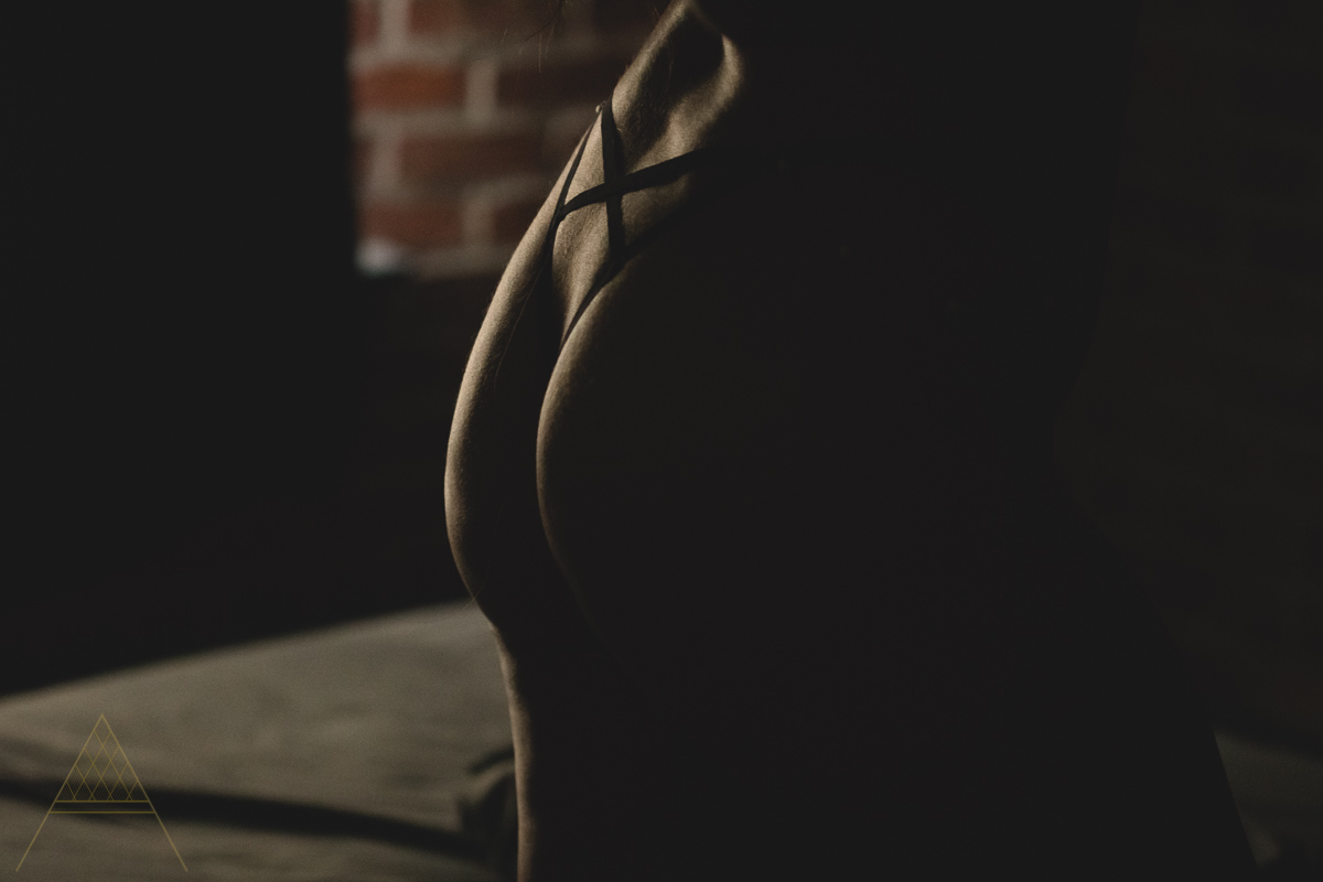 intimate-lifestyle-boudoir-photography-gastown-vancouver-unapologetically-feminine-aiota