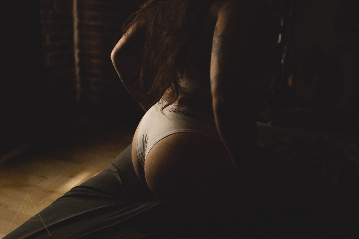 intimate-lifestyle-boudoir-photography-gastown-vancouver-unapologetically-feminine-aiota