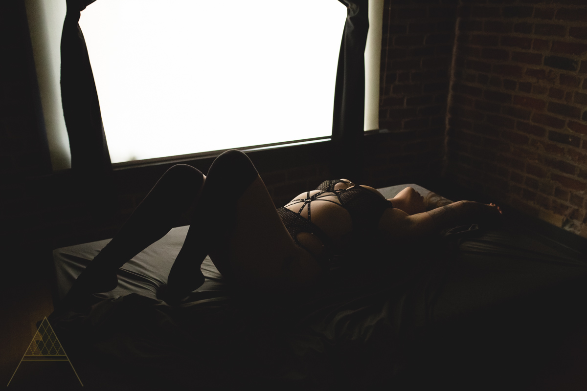 intimate-lifestyle-boudoir-photography-gastown-vancouver-unapologetically-feminine-aiota