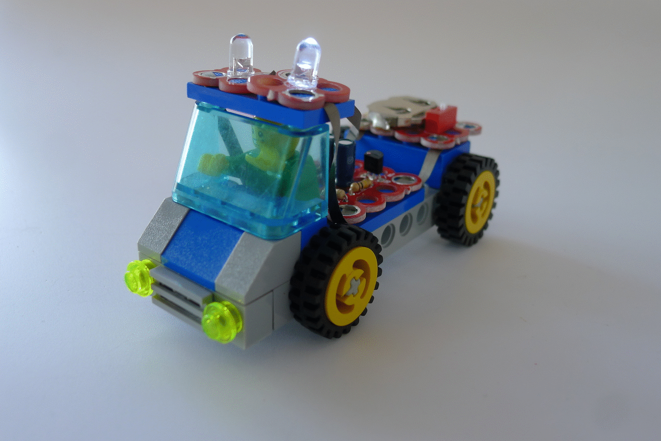  Blinker circuit embedded on LEGO 