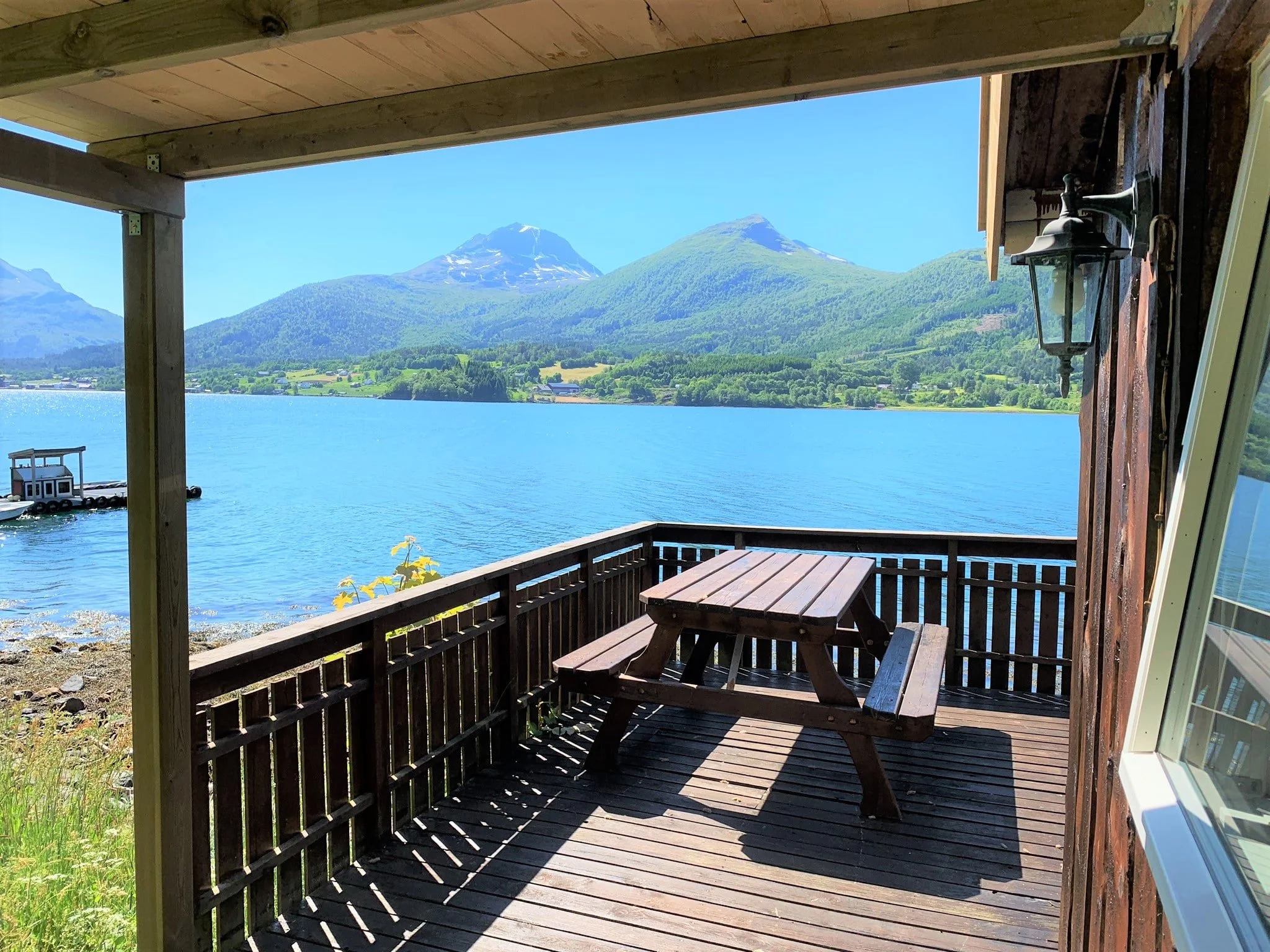 Cabin 1 Front-front-dor-balcony-waterfront-mountains-min.jpeg