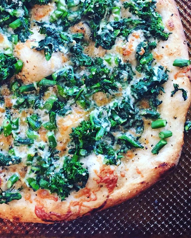 Not much, hbu?
.
.
.
.
#bareaders #f52grams #onthepass #whatchefseat #wwllt #pbsfood #pursuepretty #sffoodie #buzzfeast #forkfeed #chefsroll #privatechef #visitmarin #feedfeed @thefeedfeed #thekitchn #gatheringslikethese #fromthepass #kitchenlife #thatsdarling #saveurmag #plantbased #eatclean #farmtotable #fromabove #loyaltolocal #🍕 #eatincolor #foodwinewomen #goopmake