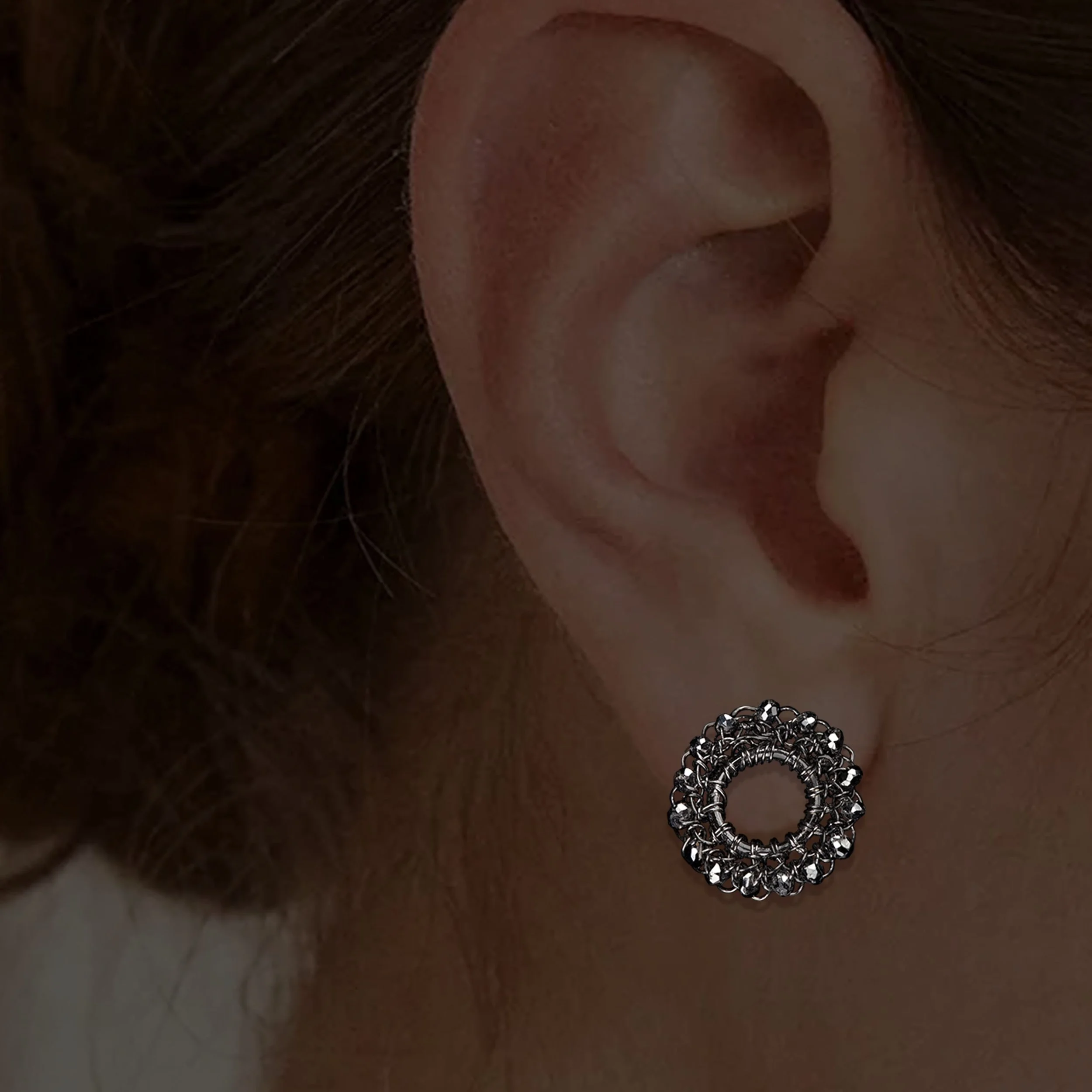 circle_studs_black_dmnd_body_close.jpg