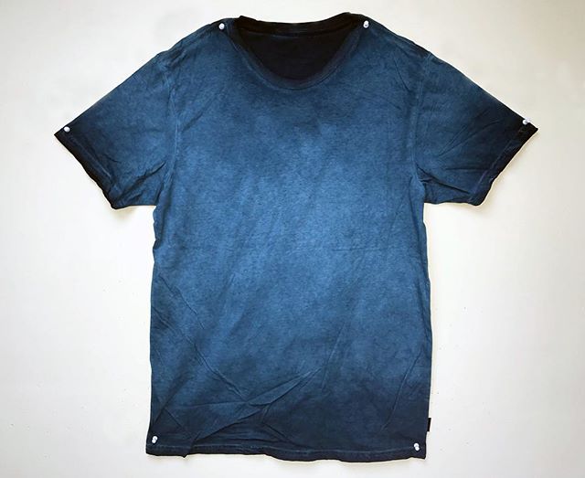 This dirty wash tee was ethically produced- like all of our goods! To find out more about ethical fashion, take a look at the latest article tweeted over at @madewintegrity on Twitter⠀
⠀
#ethicalfashion #dirtywash #dyehouse #cutandsew #raisingthestan