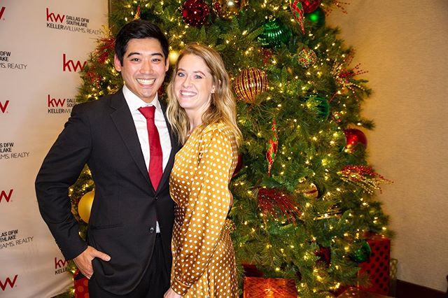 🎄😍 She makes the holidays happy 🎅🏼🤶🏻 .
.
.
.
.
.
.
.
#merrychristmas #happyholidays #kw #kellerwilliams