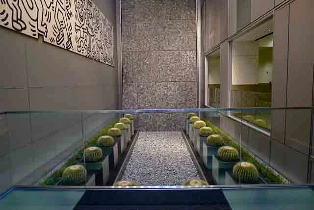 Park Avenue Lobby Girl & Garden Metropolitan Planter Stainless Satin Brush