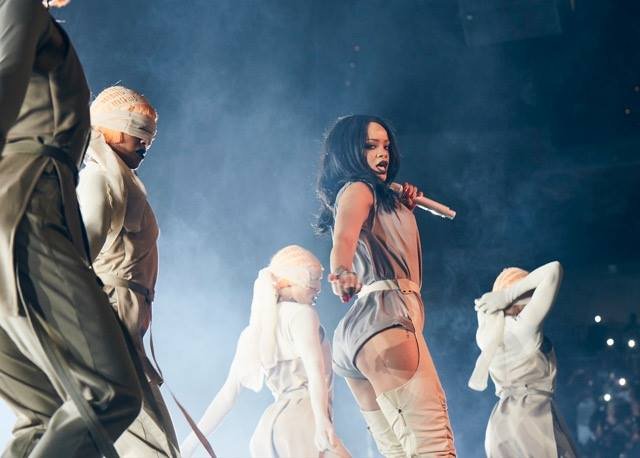 rihanna-anti-tour-1.jpg