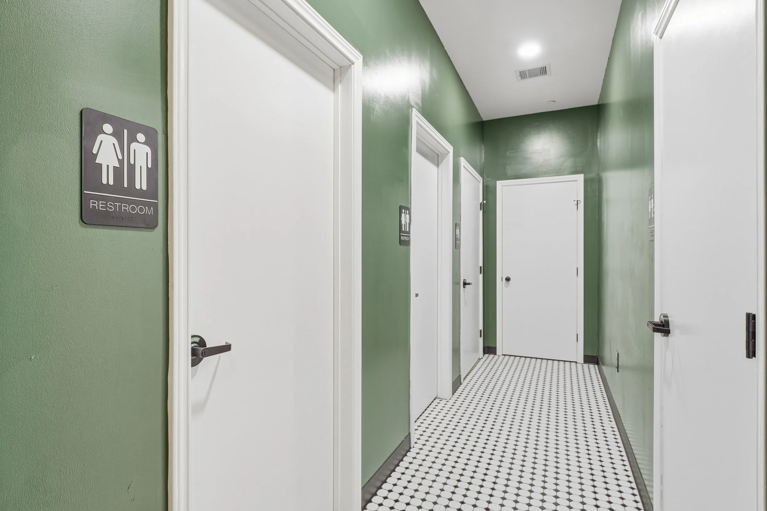 23-8301 Jones Rd (7).jpg