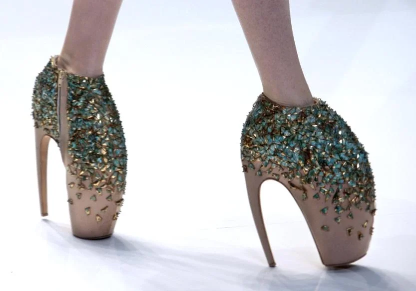 alexander-mcqueen-armadillo-shoe-auctions-shoes-to-benefit-the-relief-effort-in-lady-gaga.jpg