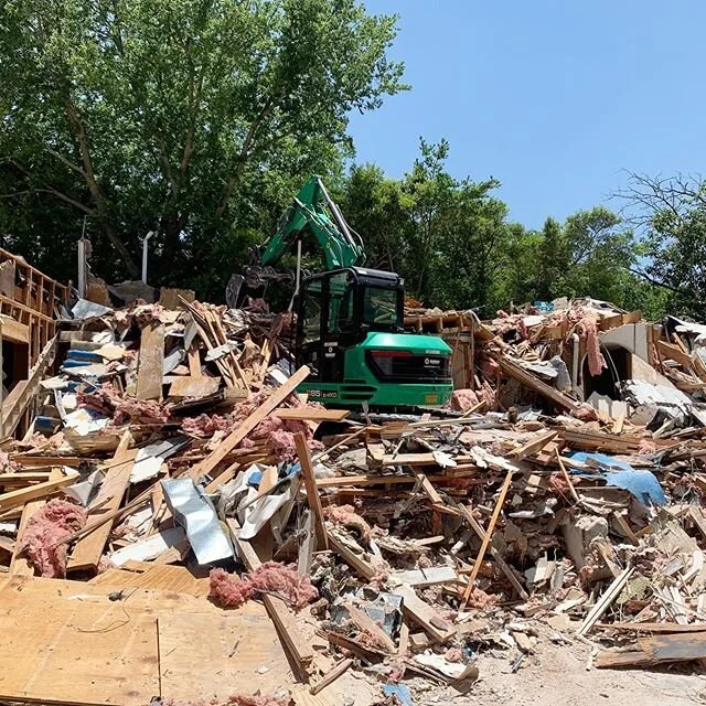 It’s official. #lakewoodtudorproject has started. Demo is done 👏🏼
⠀
(Swipe for before.... 👉🏼)
⠀
⠀
⠀
#thechathamcollective #fliporflopdallas #flippingdallas #homerenovation #homeremodeling #dallasrenovation #texas #renovation #remodeling #re