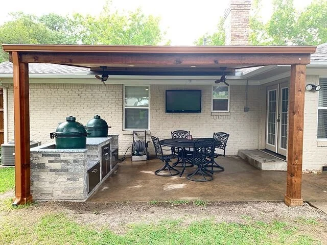 Goodbye rotten pergola, hello outdoor pavilion and new kitchen area 🤤 (swipe for before 👉🏼)
⠀
⠀
#thechathamcollective #fliporflopdallas #flippingdallas #homerenovation #homeremodeling #dallasrenovation #texas #renovation #remodeling #renovate #rem