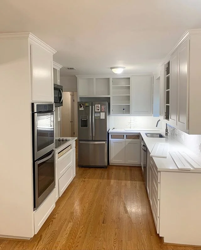 Kitchen update over at our #ridgewoodparkproject. These pure white quartz counters are flawless.
⠀
⠀
#thechathamcollective #fliporflopdallas #flippingdallas #homerenovation #homeremodeling #dallasrenovation #texas #renovation #remodeling #renovate #r