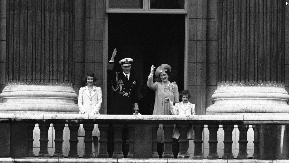   Princess Elizabeth, King George VI, Queen Elizabeth and princess Margaret on June 22, 1939. &nbsp; Photo courtesy, CNN.   