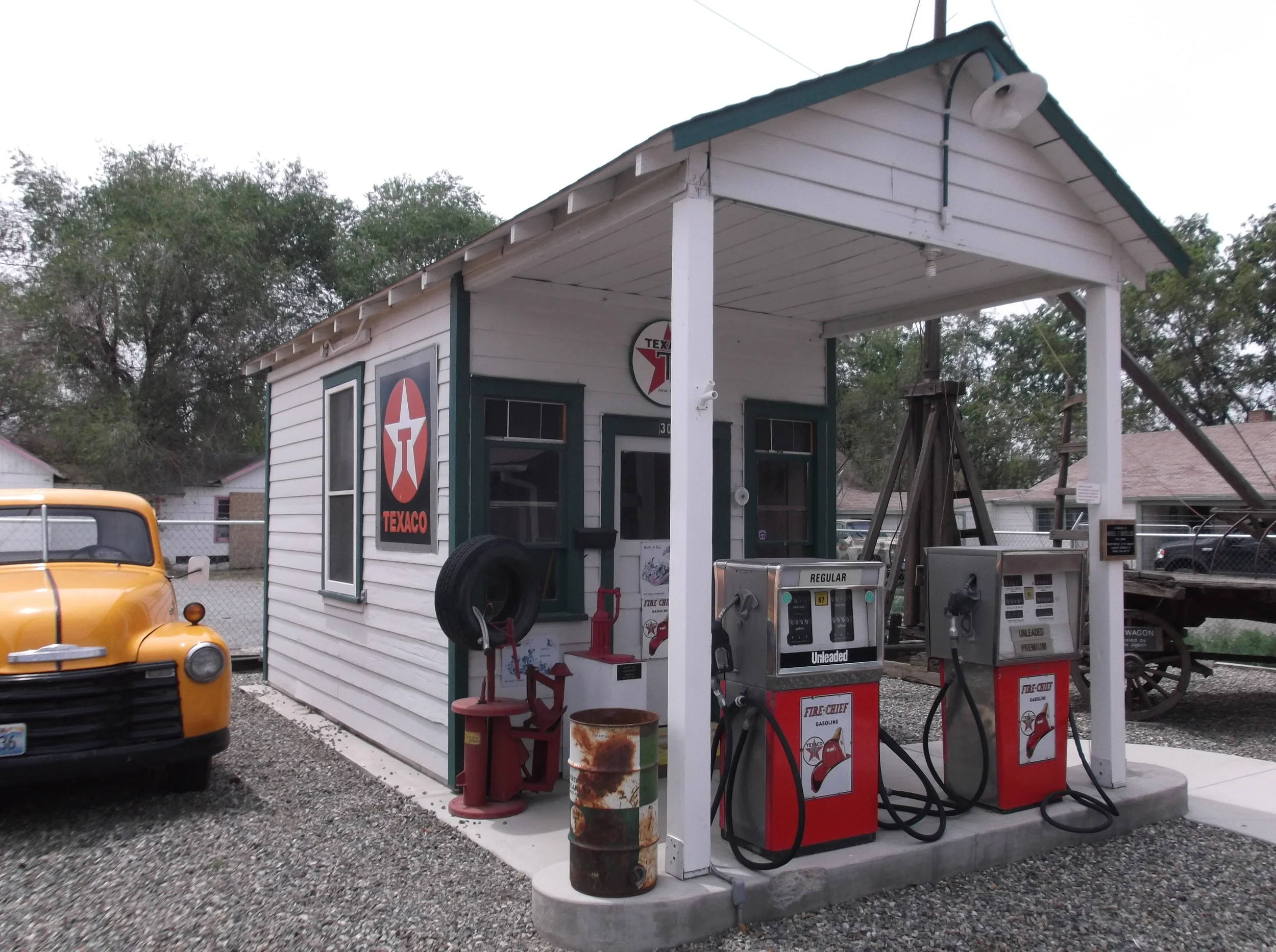 Gas Station, Yerington.JPG