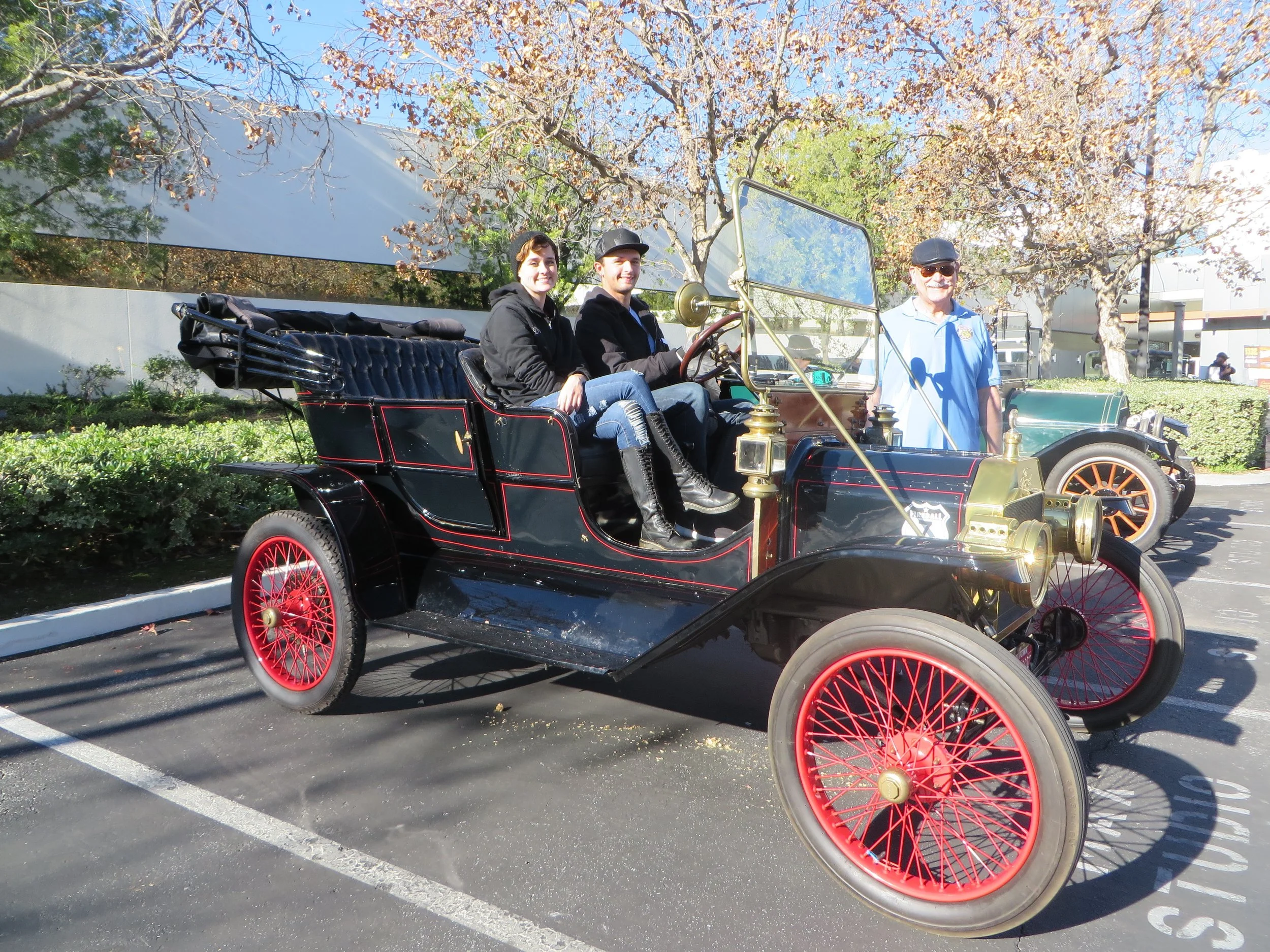 Alex Carlson 1909 Ford.jpg