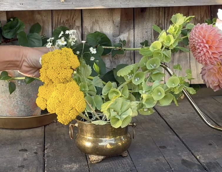 How to make my flowers look good in a vase