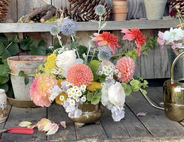 Easy ways to make fresh flower arrangements