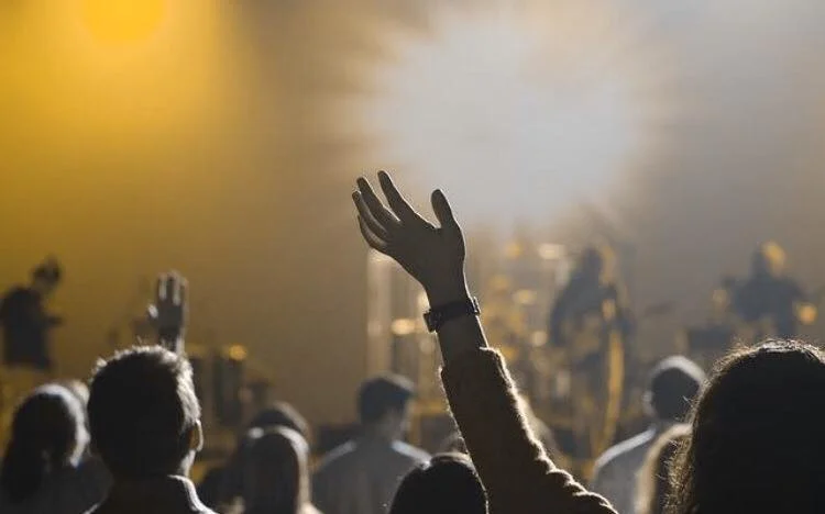 ON MEETING THE MEMBERS OF THE BAND GEOFF MOORE AND THE DISTANCE