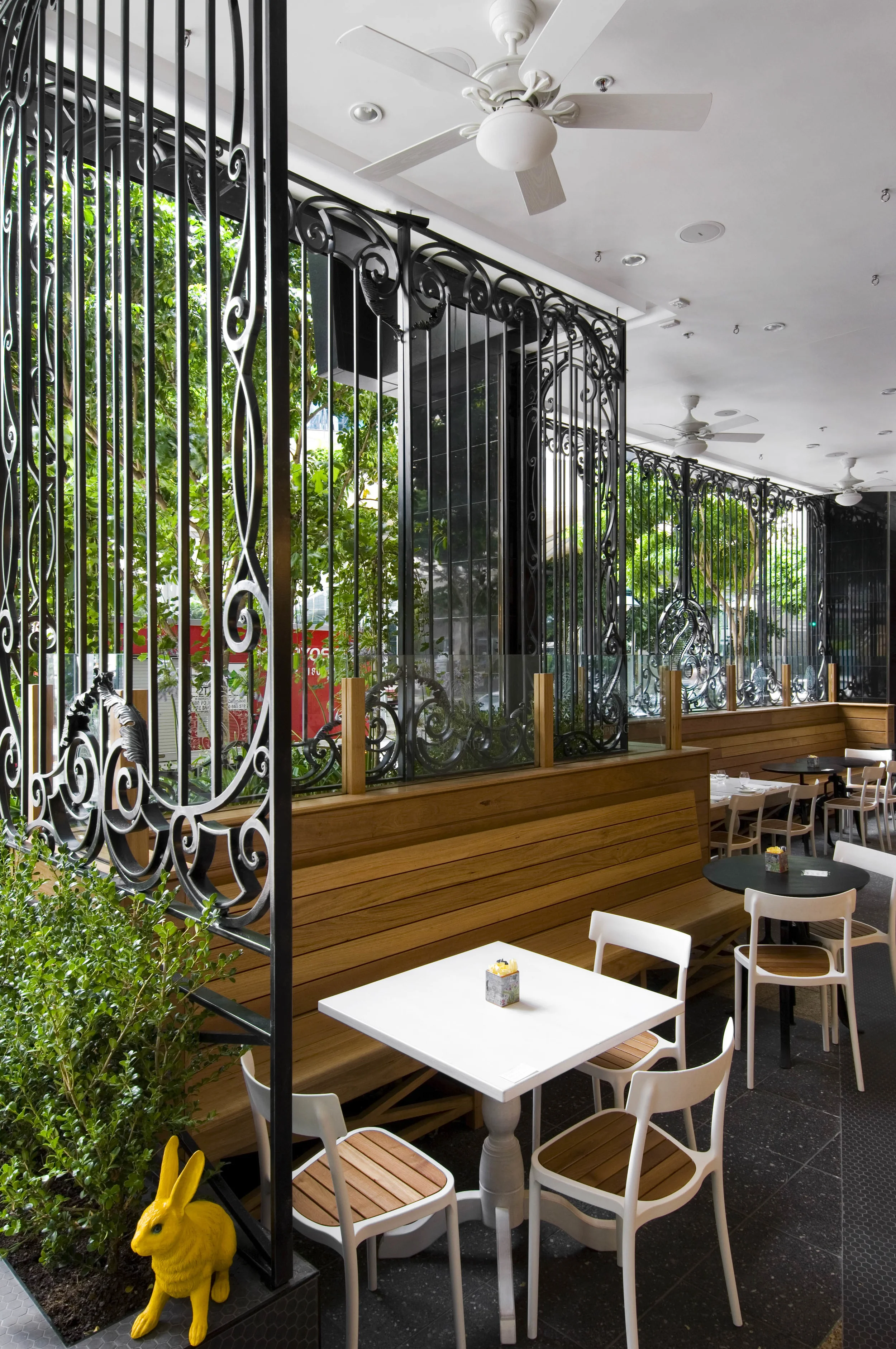 outdoor dining 1.jpg