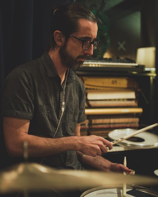 The magician @ramblinrobheath in the studio tracking drums. 🥁
📷: @christinekng