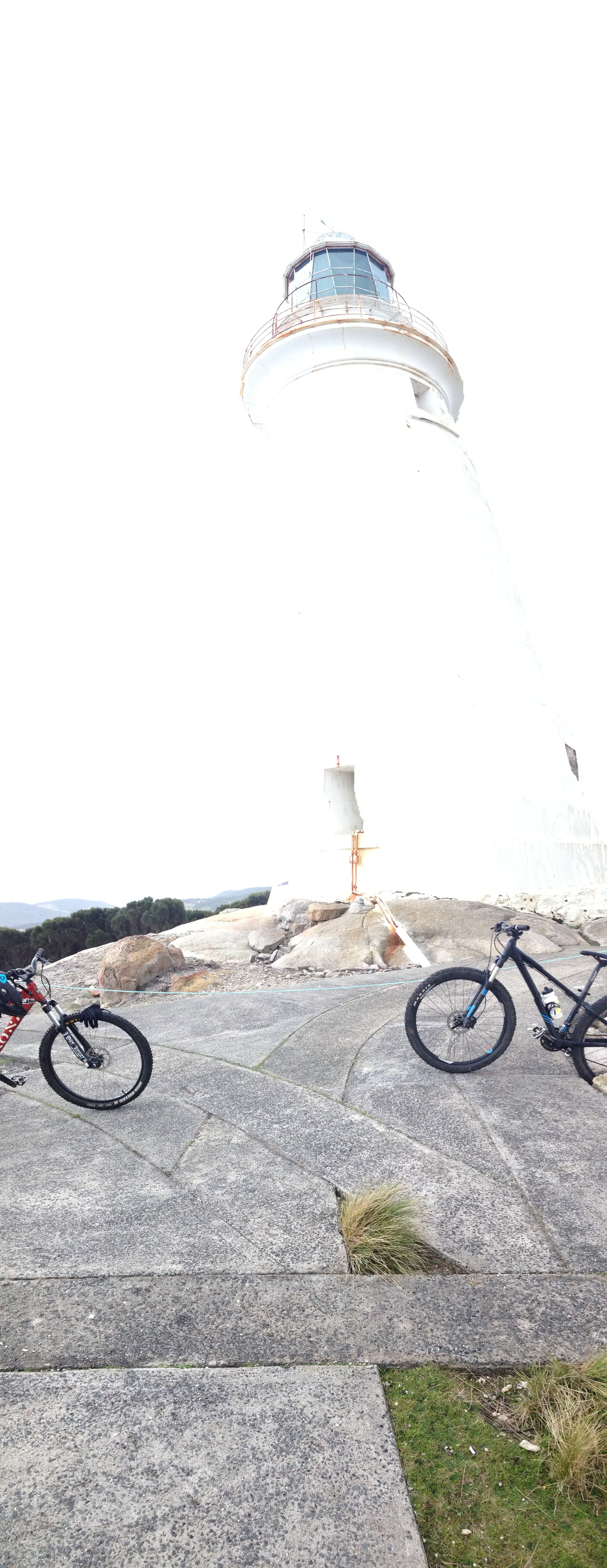 we made it ... Deal Island light house. The highest elevated light house in Australia, at the elevation of 305 meters. It is unfortunately starting to deteriorate. The light house was first turned on in 1848 and abandoned in 1992.